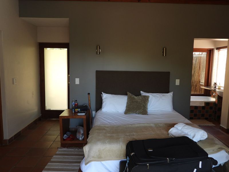 Experience luxury, wildlife, and tranquility in this secluded 2-bedroom lodge retreat - Photo 7