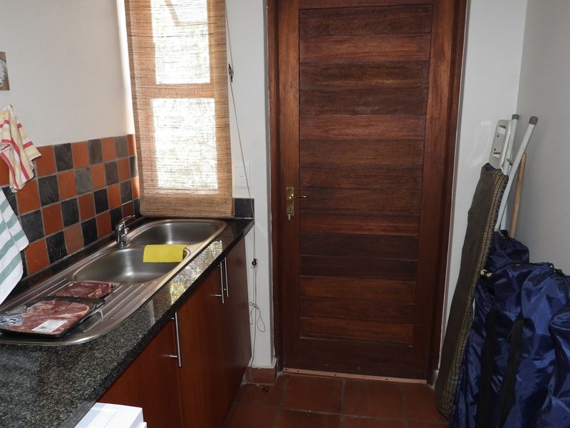 Experience luxury, wildlife, and tranquility in this secluded 2-bedroom lodge retreat - Photo 4