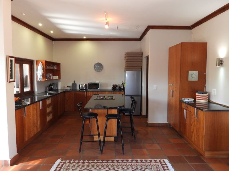 Experience luxury, wildlife, and tranquility in this secluded 2-bedroom lodge retreat - Photo 2