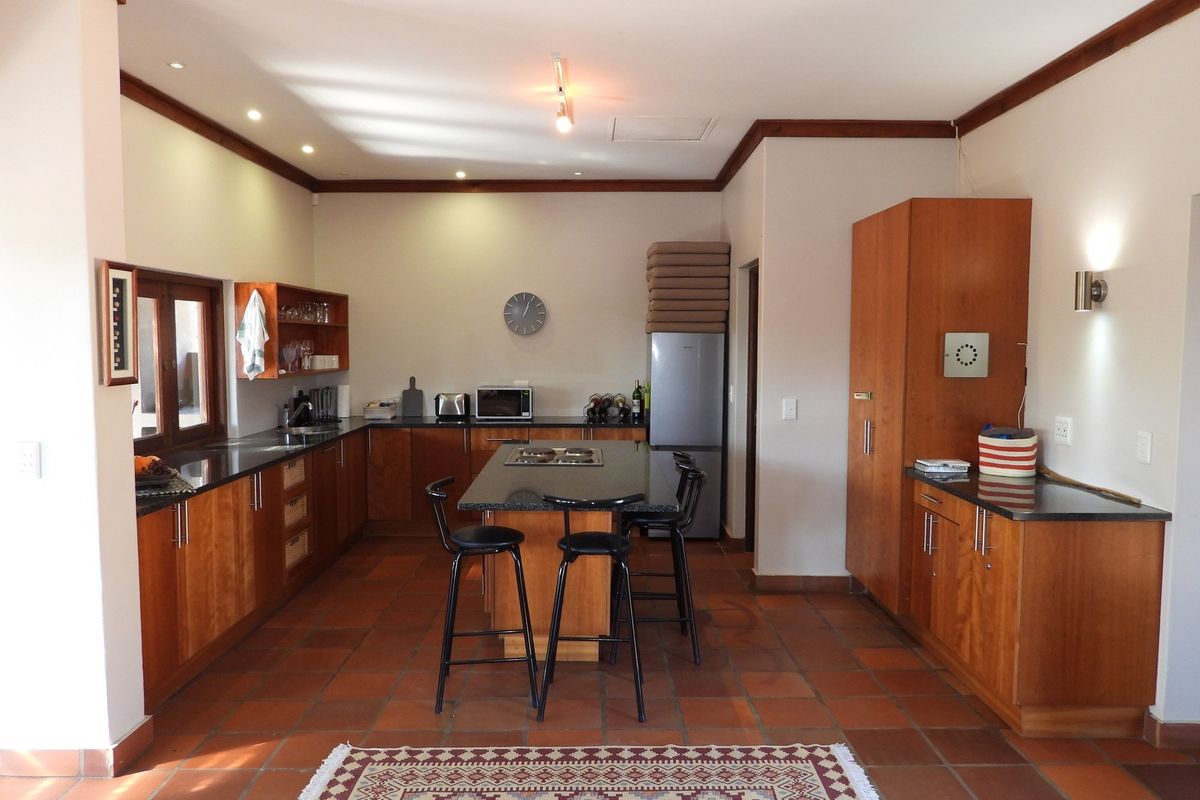 Experience luxury, wildlife, and tranquility in this secluded 2-bedroom lodge retreat - Photo 2