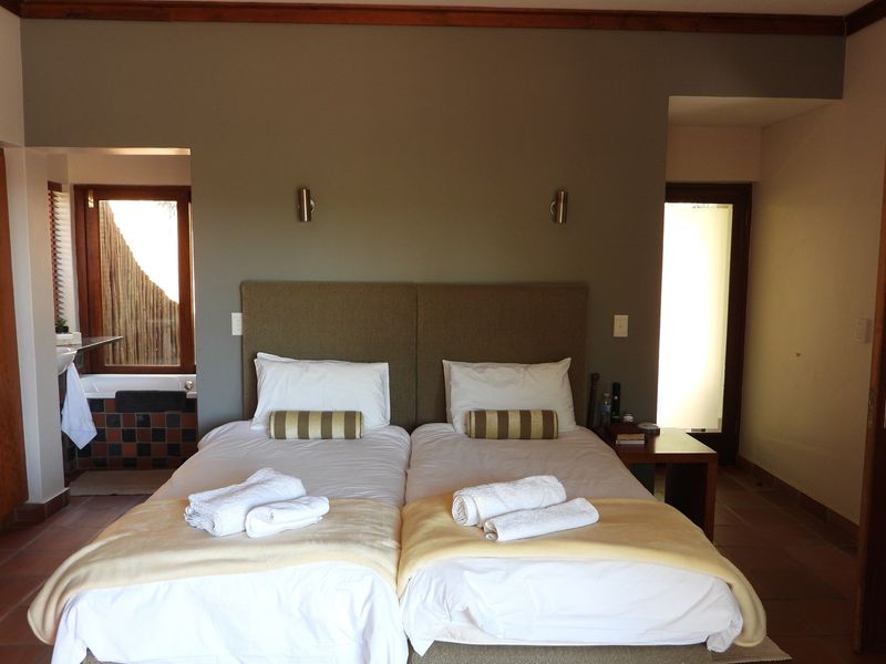 Experience luxury, wildlife, and tranquility in this secluded 2-bedroom lodge retreat - Photo 10