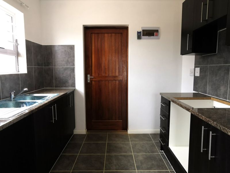 Brand New 2-Bedroom Home in Mountain Ridge Estate, Paarl - Photo 2