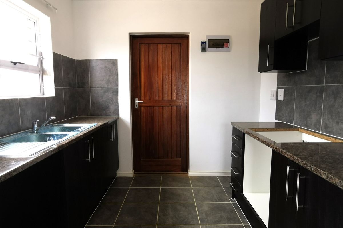 Brand New 2-Bedroom Home in Mountain Ridge Estate, Paarl - Photo 2