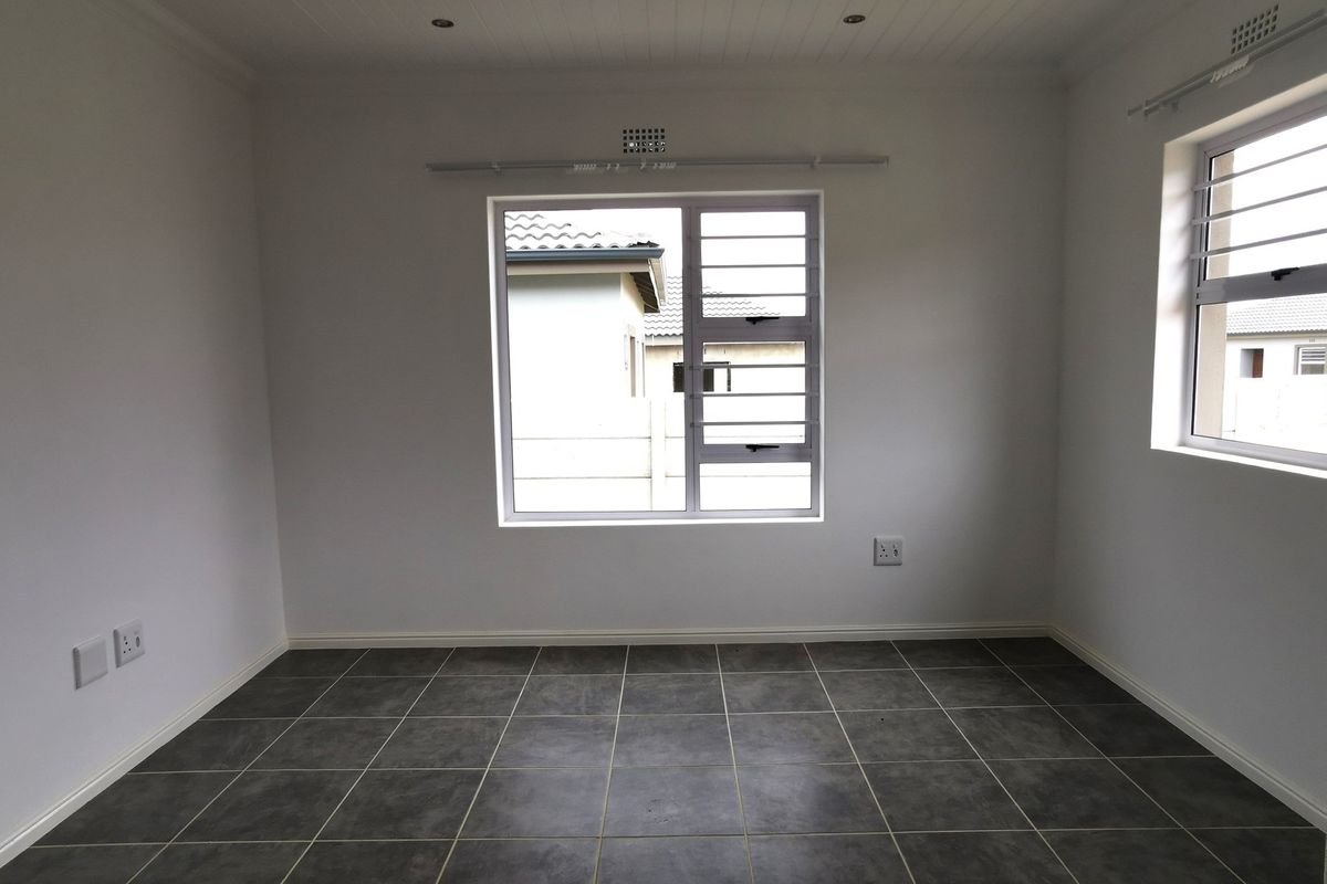 Brand New 2-Bedroom Home in Mountain Ridge Estate, Paarl - Photo 4