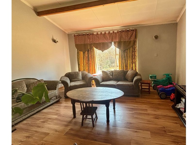 Modern 4-Bedroom Oasis with Spacious Garden & Ample Parking - Photo 6