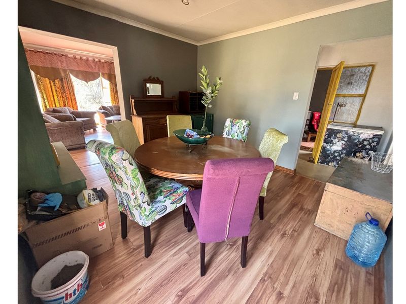 Modern 4-Bedroom Oasis with Spacious Garden, Ample Parking - Photo 8
