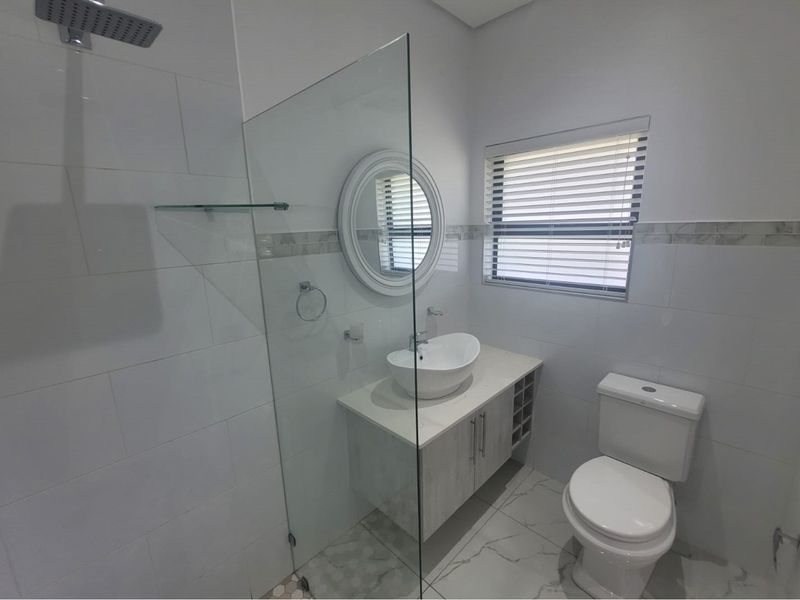 Exquisite 3-Bedroom Sanctuary in an Exclusive Estate - Photo 10