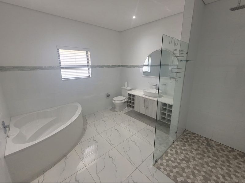 Exquisite 3-Bedroom Sanctuary in an Exclusive Estate - Photo 7