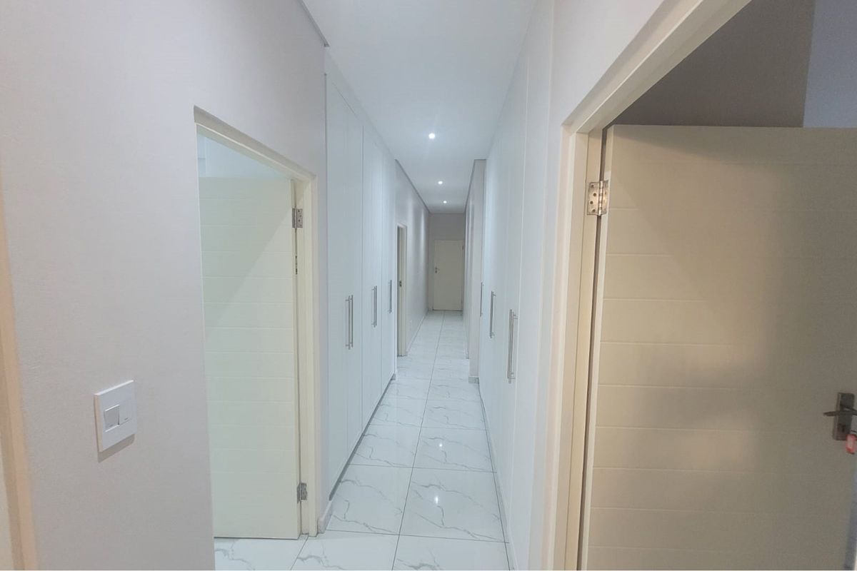 Exquisite 3-Bedroom Sanctuary in an Exclusive Estate - Photo 4