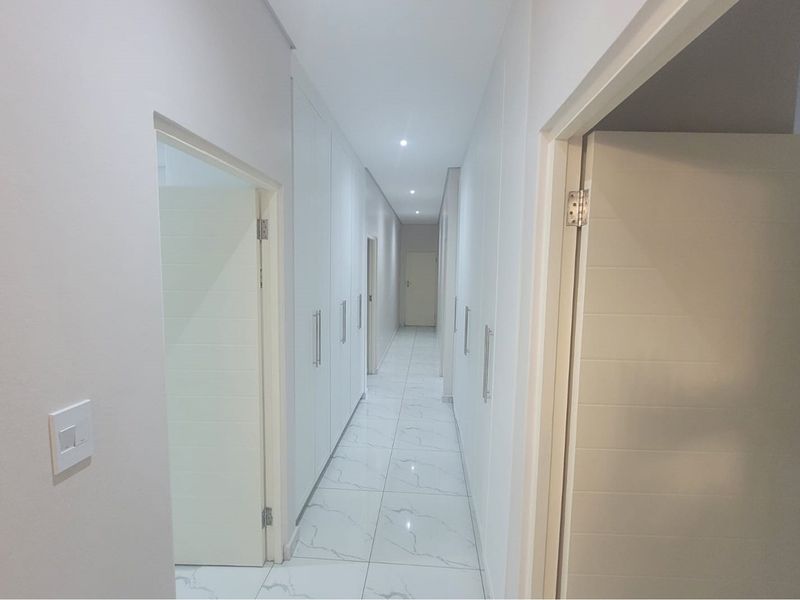 Exquisite 3-Bedroom Sanctuary in an Exclusive Estate - Photo 4