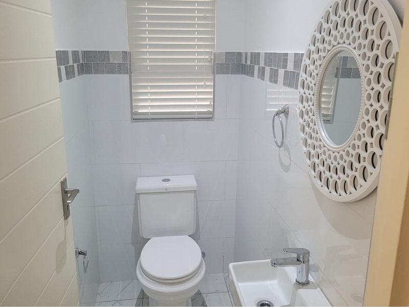 Exquisite 3-Bedroom Sanctuary in an Exclusive Estate - Photo 5