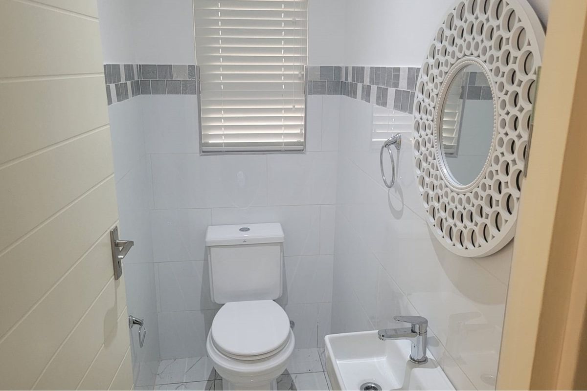 Exquisite 3-Bedroom Sanctuary in an Exclusive Estate - Photo 5