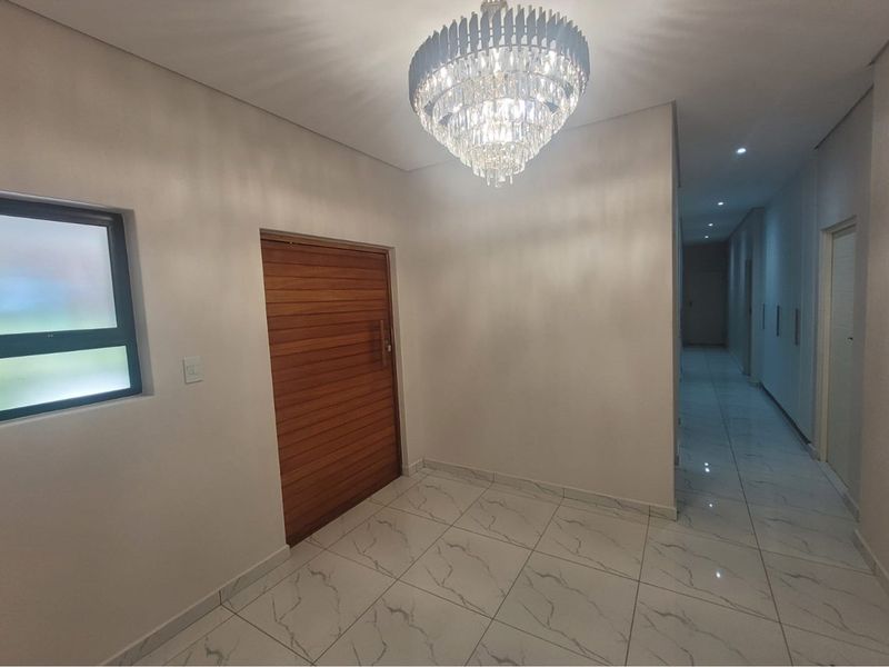 Exquisite 3-Bedroom Sanctuary in an Exclusive Estate - Photo 3