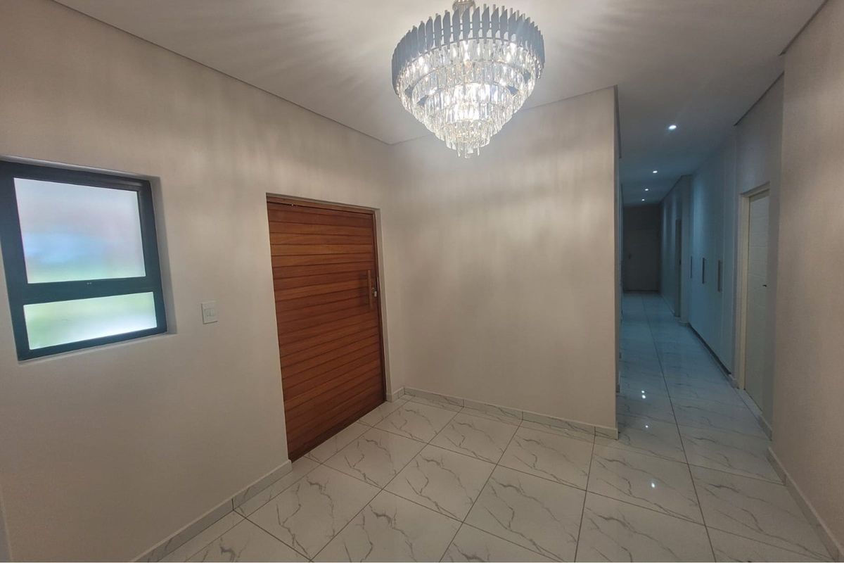 Exquisite 3-Bedroom Sanctuary in an Exclusive Estate - Photo 3