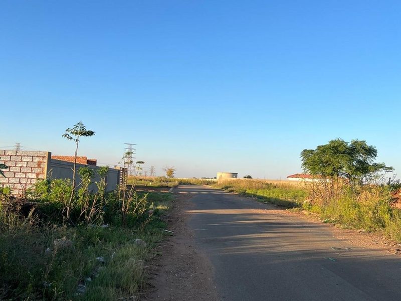 Villa Liza Vacant land with parameter wall for safety for R310 000 Developers dream - Photo 3