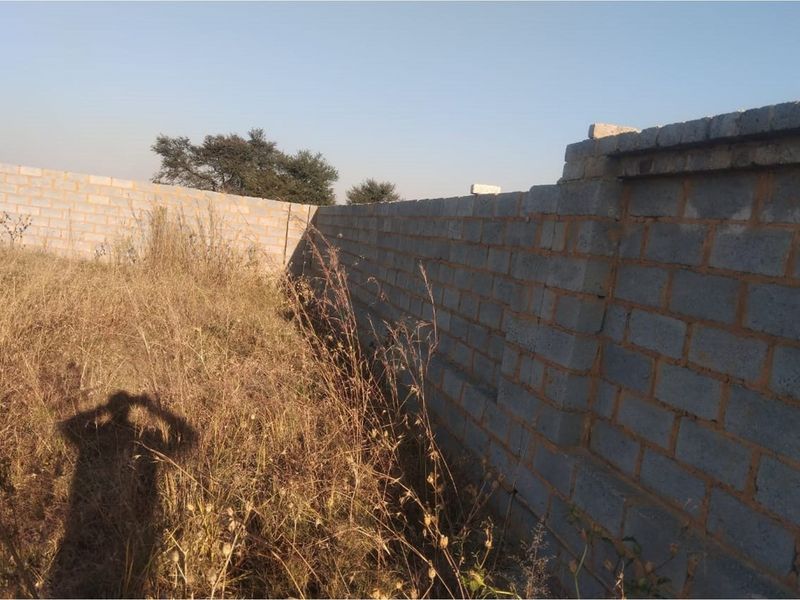Villa Liza Vacant land with parameter wall for safety for R310 000 Developers dream - Photo 2