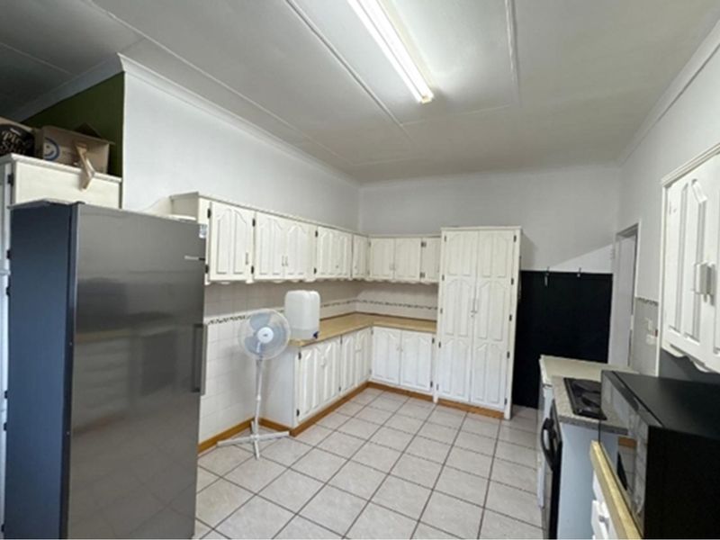 Spacious living, modern comfort-your dream home in Newcastle awaits - Photo 8