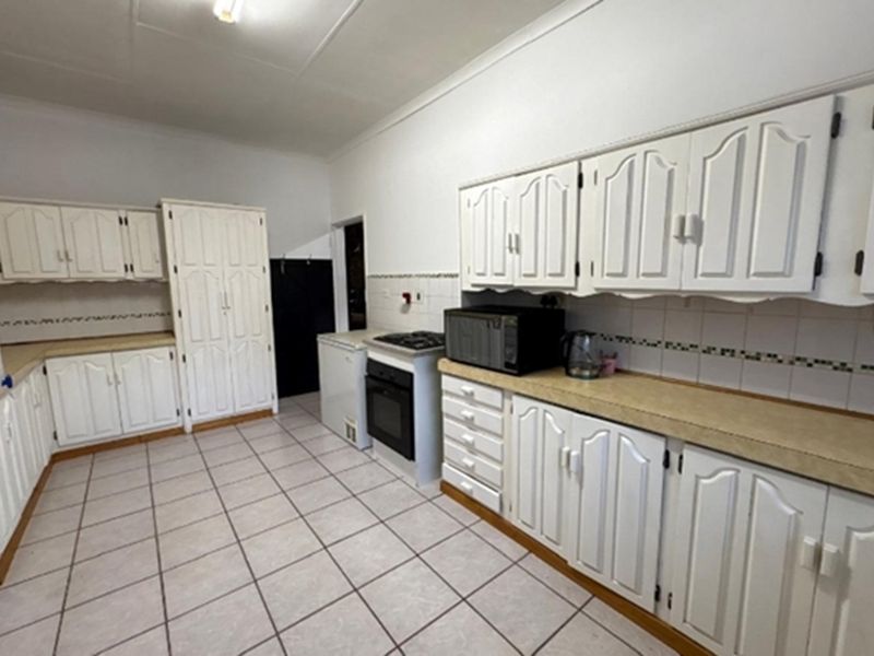 Spacious living, modern comfort-your dream home in Newcastle awaits - Photo 10