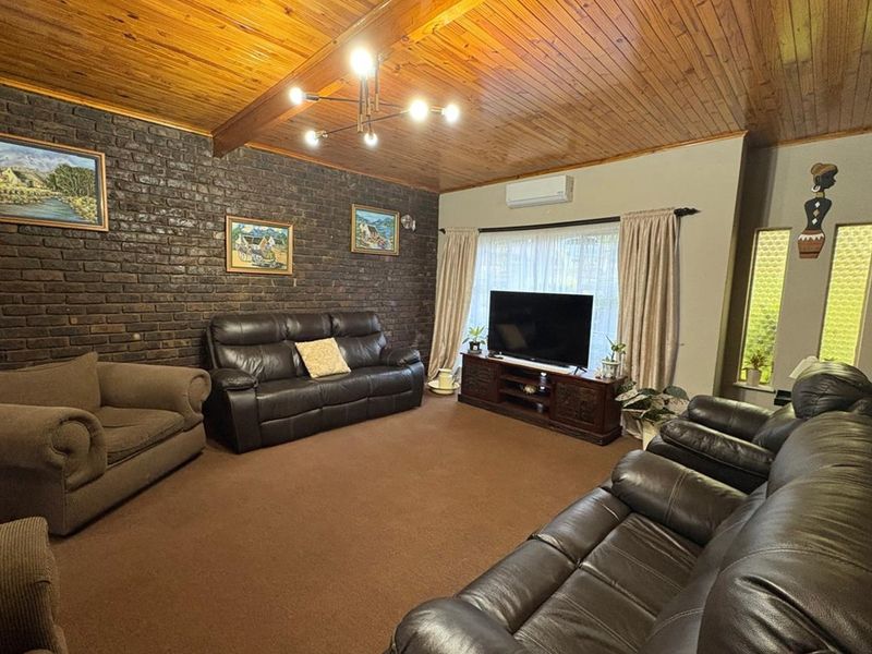 Spacious living, modern comfort-your dream home in Newcastle awaits - Photo 4