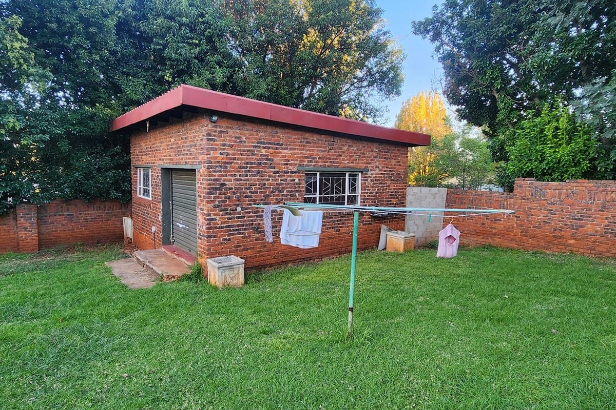 Spacious living, modern comfort-your dream home in Newcastle awaits - Photo 2