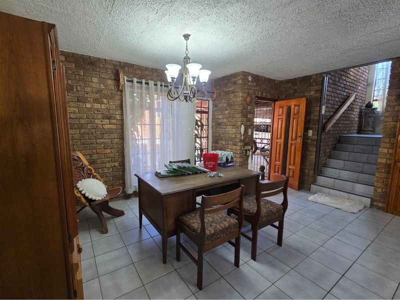 Spacious 4-Bedroom Family Home for Sale in Montana Park - Photo 9