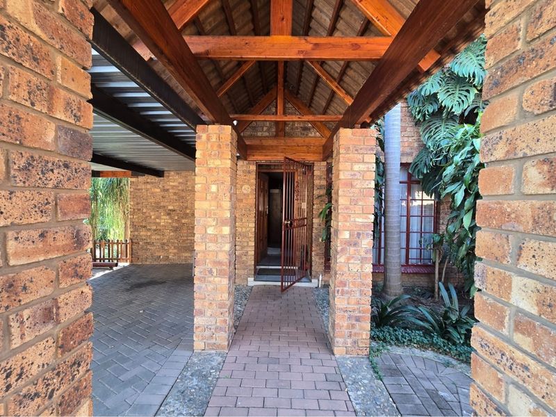 Spacious 4-Bedroom Family Home for Sale in Montana Park - Photo 5