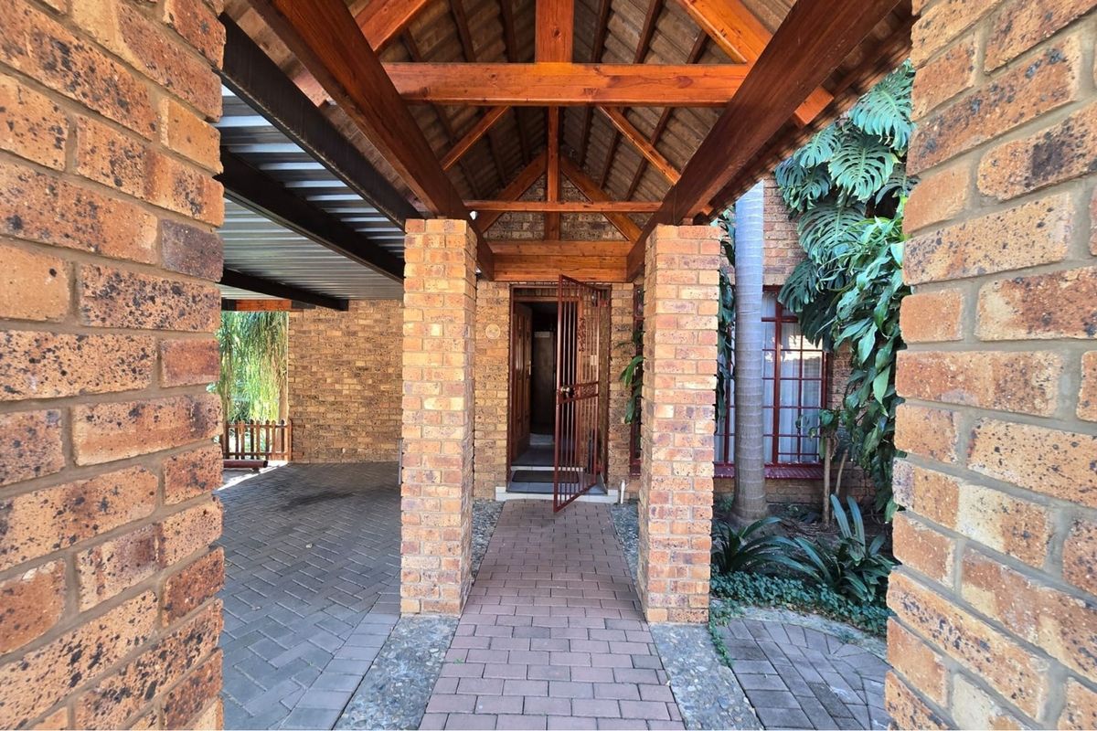 Spacious 4-Bedroom Family Home for Sale in Montana Park - Photo 5