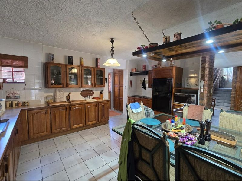 Spacious 4-Bedroom Family Home for Sale in Montana Park - Photo 10