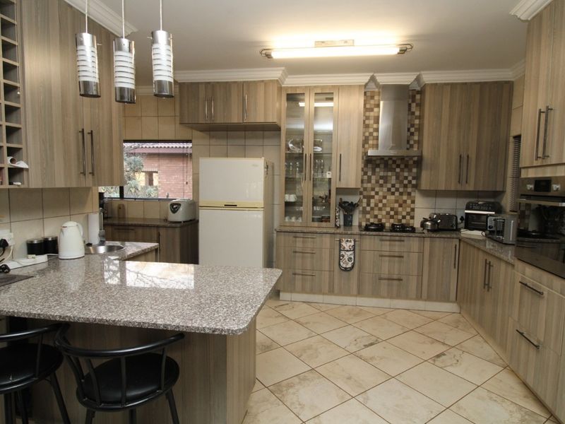 Verloren Estate - 3 Bedroom home with heated swimming pool - entertainer's dream - PET FRIENDLY - Photo 5