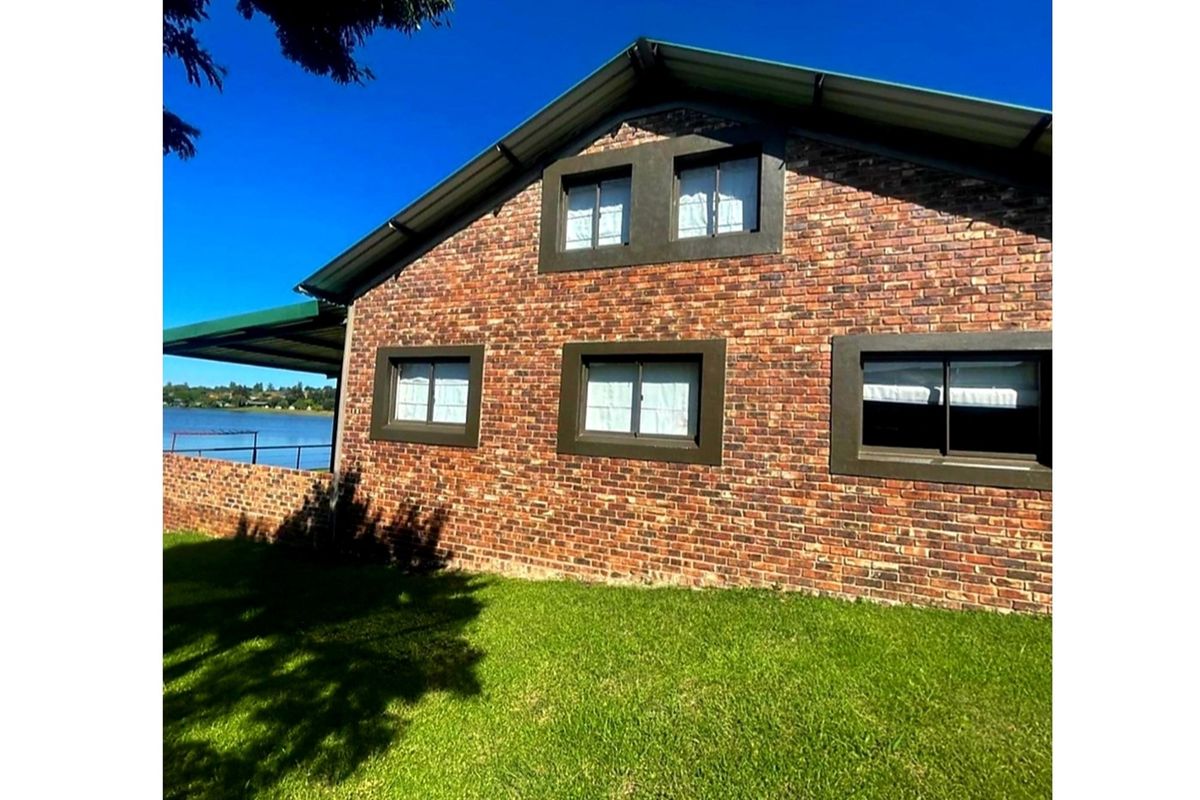 "Off-Grid waterfront Home: 4 Beds, Stunning Views" - Photo 5