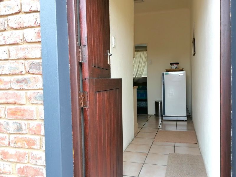 Sturdy, well kept low maintenance home near the CBD - Photo 6