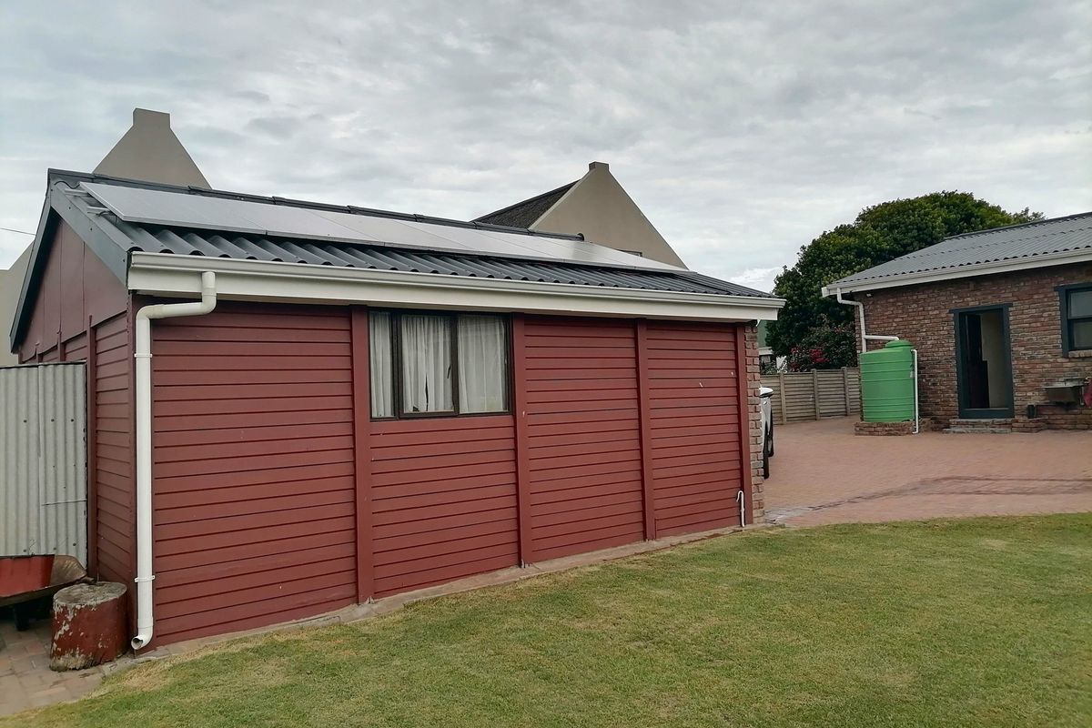 Sturdy, well kept low maintenance home near the CBD - Photo 3