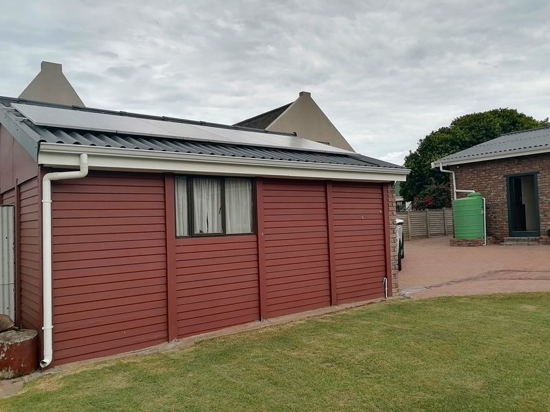 Sturdy, well kept low maintenance home near the CBD - Photo 3