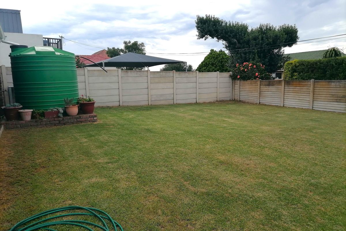 Sturdy, well kept low maintenance home near the CBD - Photo 4