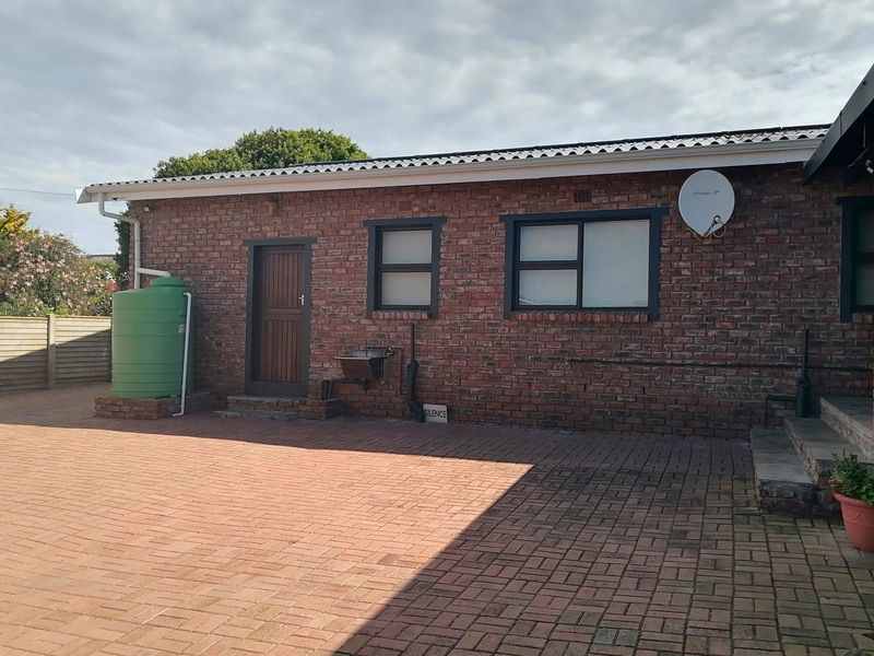 Sturdy, well kept low maintenance home near the CBD - Photo 5