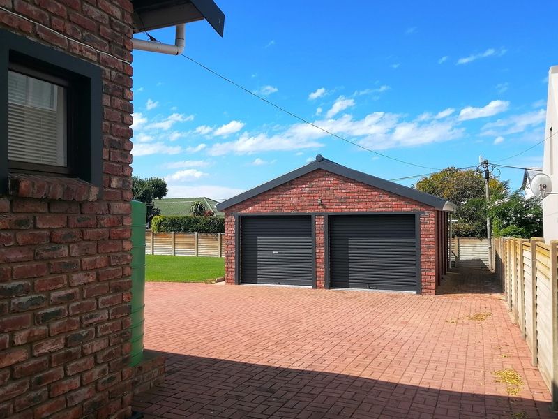 Sturdy, well kept low maintenance home near the CBD - Photo 2