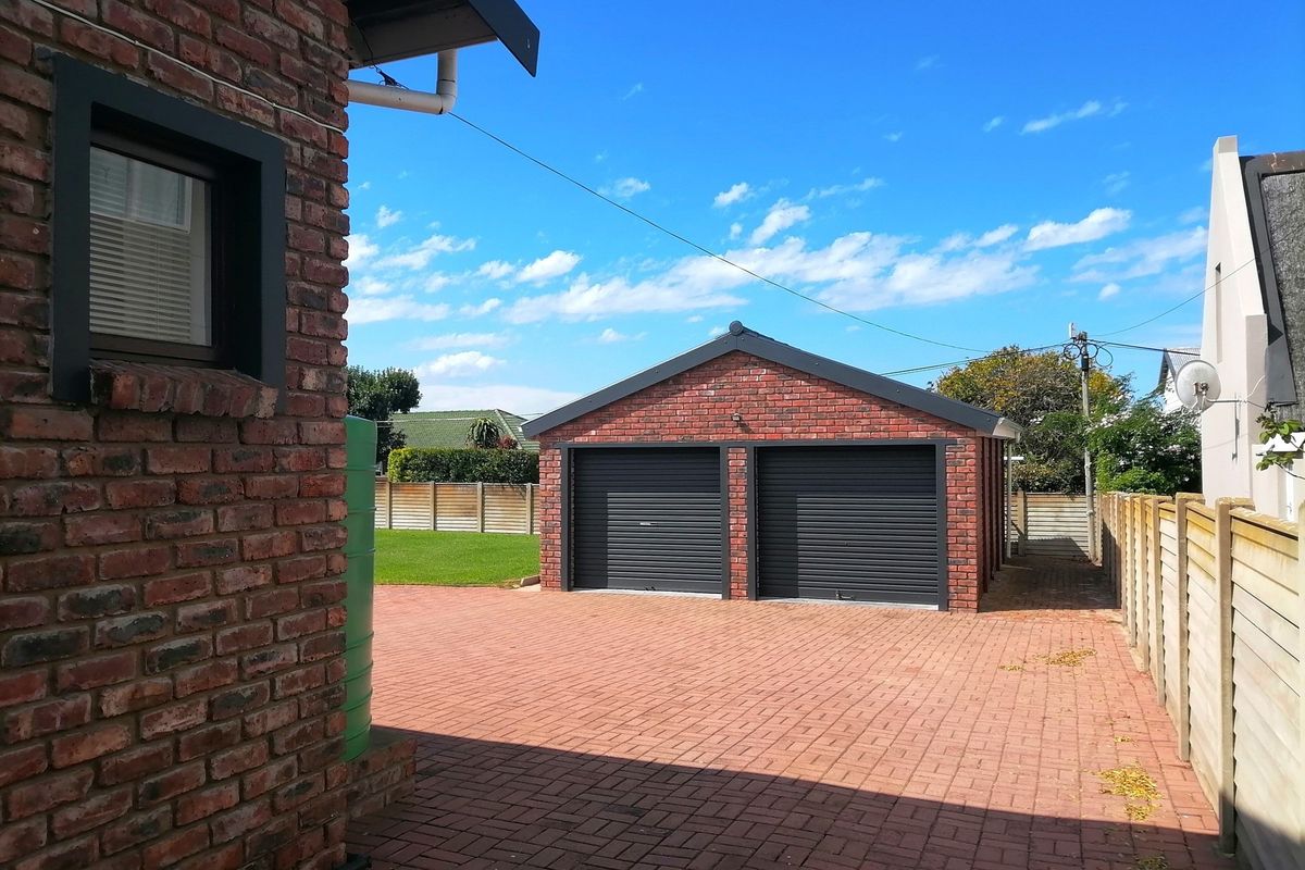 Sturdy, well kept low maintenance home near the CBD - Photo 2