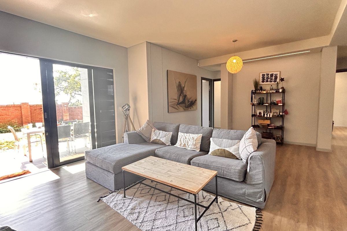 Modern Garden Apartment on the border of Waterkloof and Nieuw Muckleneuk - Photo 4