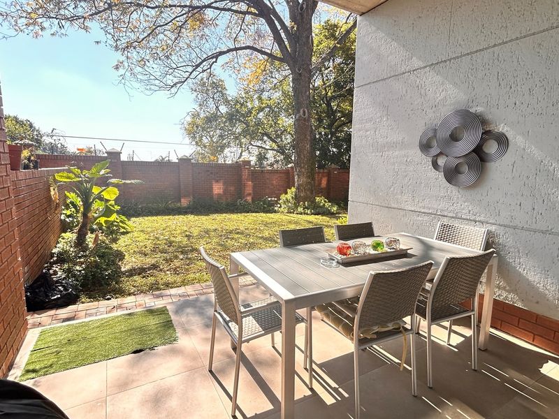 Modern Garden Apartment on the border of Waterkloof and Nieuw Muckleneuk - Photo 5