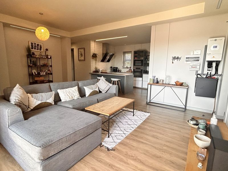 Modern Garden Apartment on the border of Waterkloof and Nieuw Muckleneuk - Photo 2