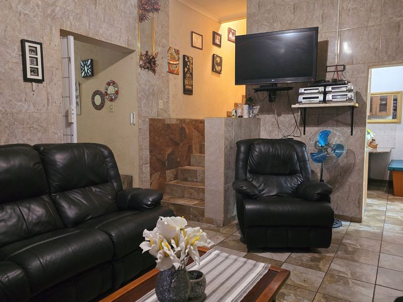 Space to Entertain, Comfort to Stay - The Perfect Family Home Is Here! - Photo 5