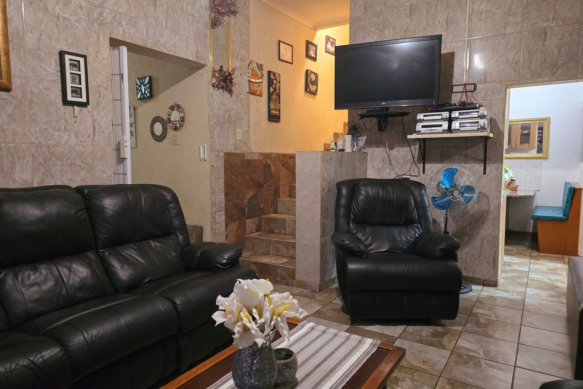 Space to Entertain, Comfort to Stay - The Perfect Family Home Is Here! - Photo 5