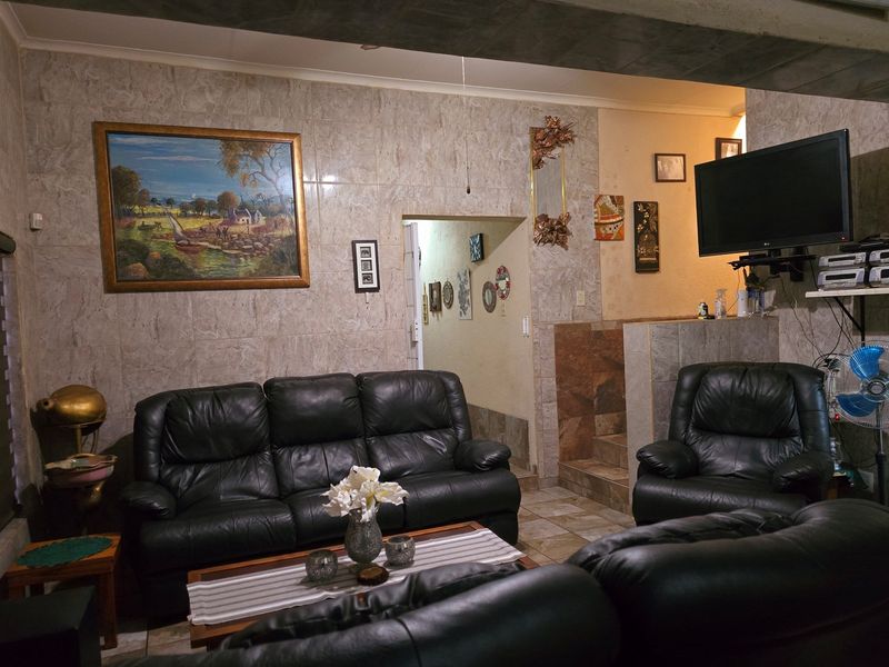 Space to Entertain, Comfort to Stay - The Perfect Family Home Is Here! - Photo 6