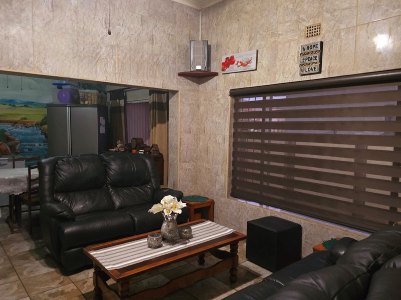 Space to Entertain, Comfort to Stay - The Perfect Family Home Is Here! - Photo 8