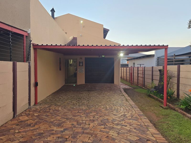 Space to Entertain, Comfort to Stay - The Perfect Family Home Is Here! - Photo 2