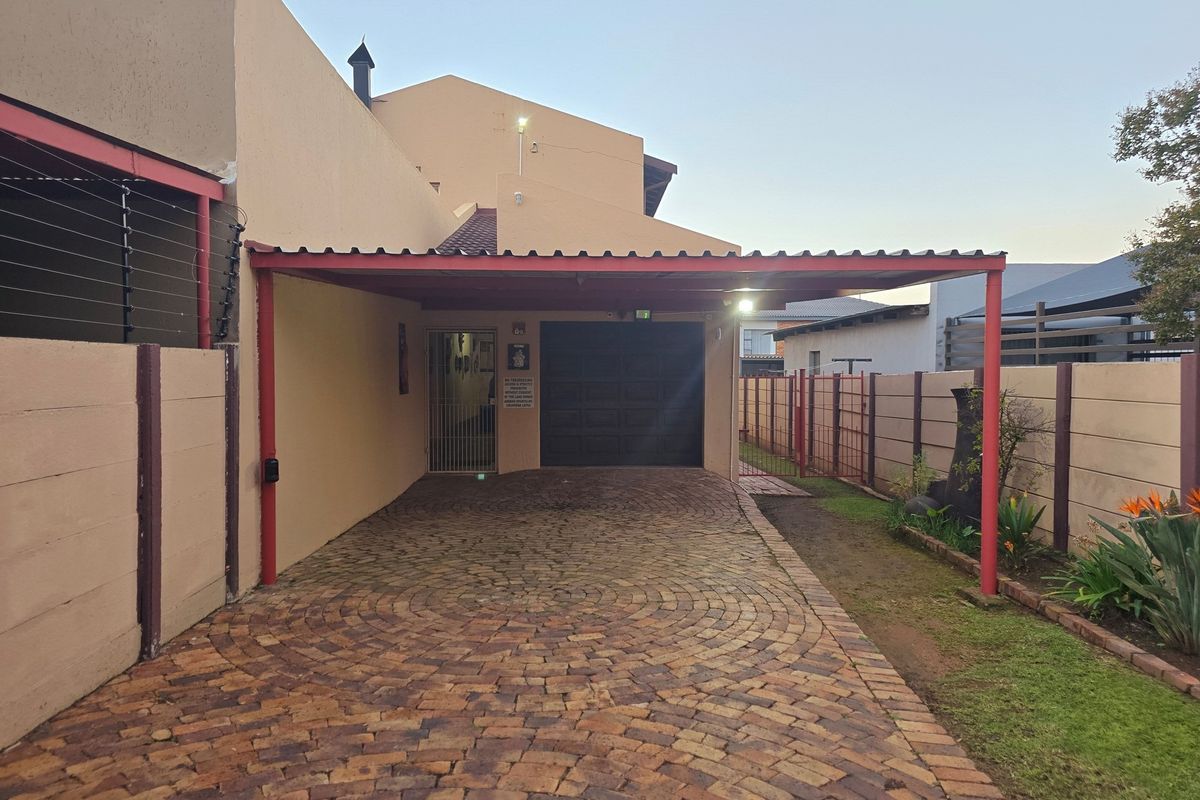 Space to Entertain, Comfort to Stay - The Perfect Family Home Is Here! - Photo 2