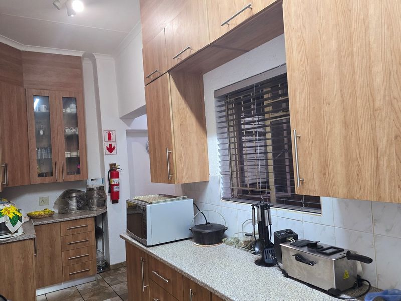 Space to Entertain, Comfort to Stay - The Perfect Family Home Is Here! - Photo 9