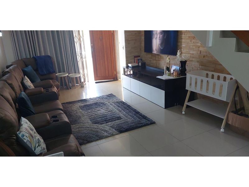 Masterfully Renovated Complex In Morningside - Photo 8