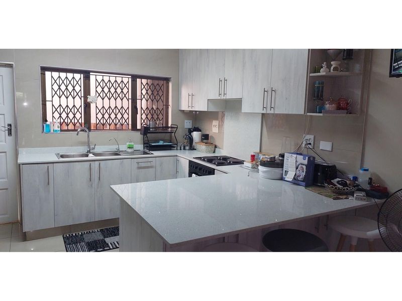Masterfully Renovated Complex In Morningside - Photo 7