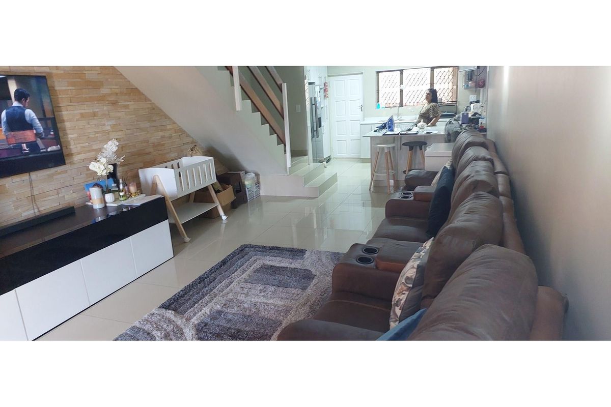 Masterfully Renovated Complex In Morningside - Photo 4